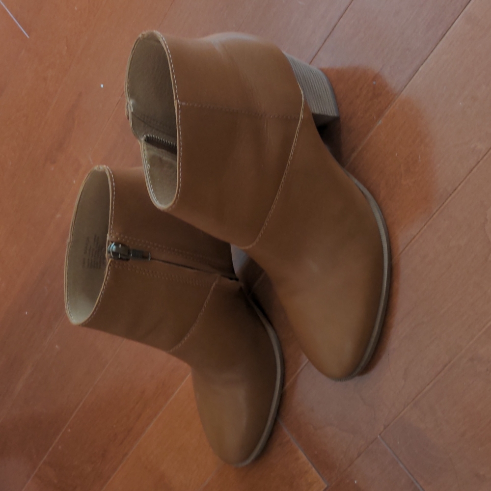 Madewell tan boots. Size 9.5. Worn only once